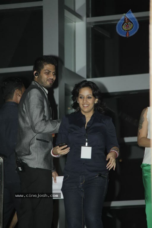Hot Bolly Celebs at Mijwan Welfare Society Fashion Show - 33 / 131 photos