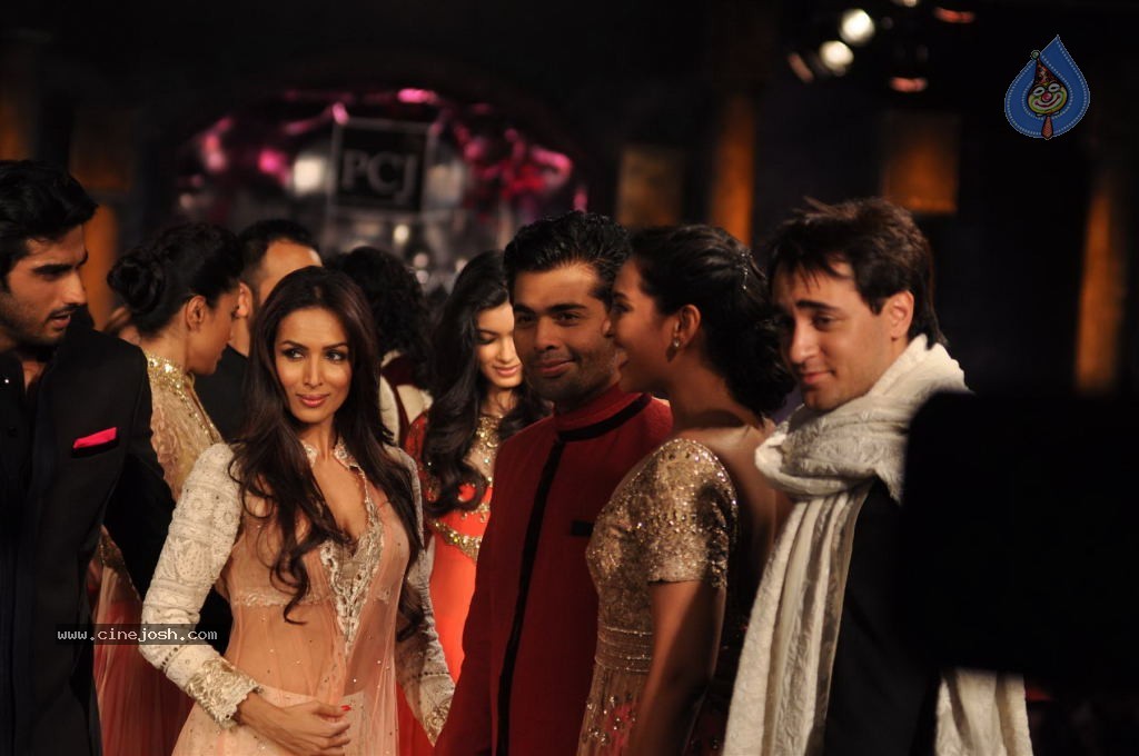Hot Bolly Celebs at Mijwan Welfare Society Fashion Show - 46 / 131 photos