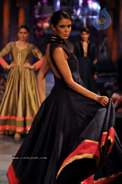 Hot Bolly Celebs at Mijwan Welfare Society Fashion Show - 47 / 131 photos