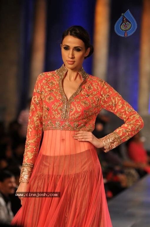 Hot Bolly Celebs at Mijwan Welfare Society Fashion Show - 64 / 131 photos