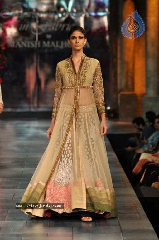 Hot Bolly Celebs at Mijwan Welfare Society Fashion Show - 65 / 131 photos