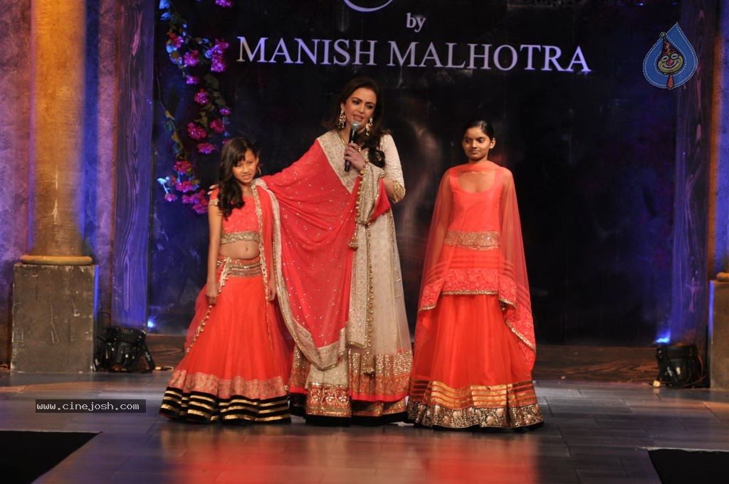 Hot Bolly Celebs at Mijwan Welfare Society Fashion Show - 66 / 131 photos