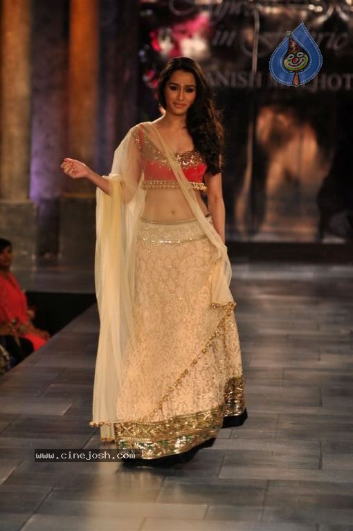 Hot Bolly Celebs at Mijwan Welfare Society Fashion Show - 71 / 131 photos