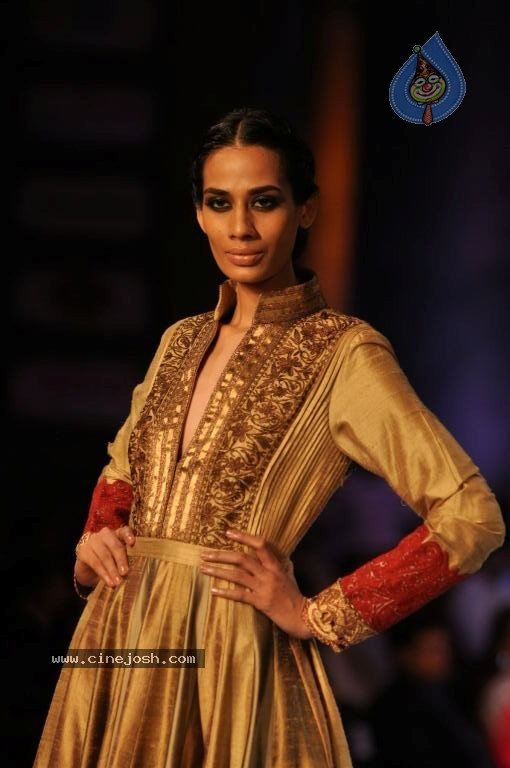 Hot Bolly Celebs at Mijwan Welfare Society Fashion Show - 72 / 131 photos