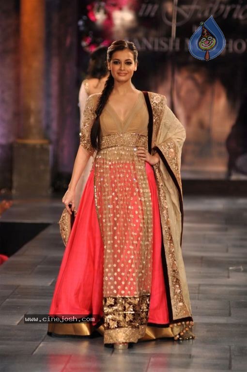 Hot Bolly Celebs at Mijwan Welfare Society Fashion Show - 73 / 131 photos