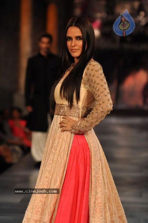 Hot Bolly Celebs at Mijwan Welfare Society Fashion Show - 74 / 131 photos