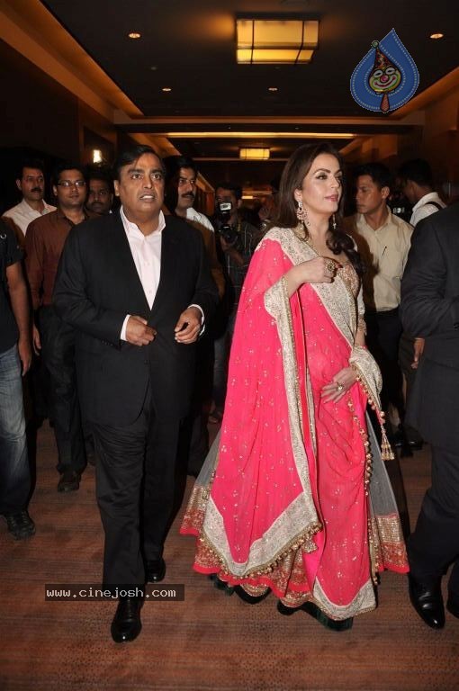 Hot Bolly Celebs at Mijwan Welfare Society Fashion Show - 75 / 131 photos