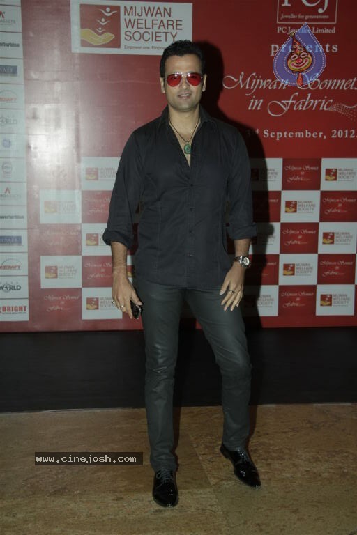 Hot Bolly Celebs at Mijwan Welfare Society Fashion Show - 81 / 131 photos