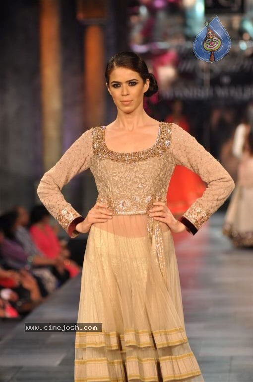 Hot Bolly Celebs at Mijwan Welfare Society Fashion Show - 113 / 131 photos