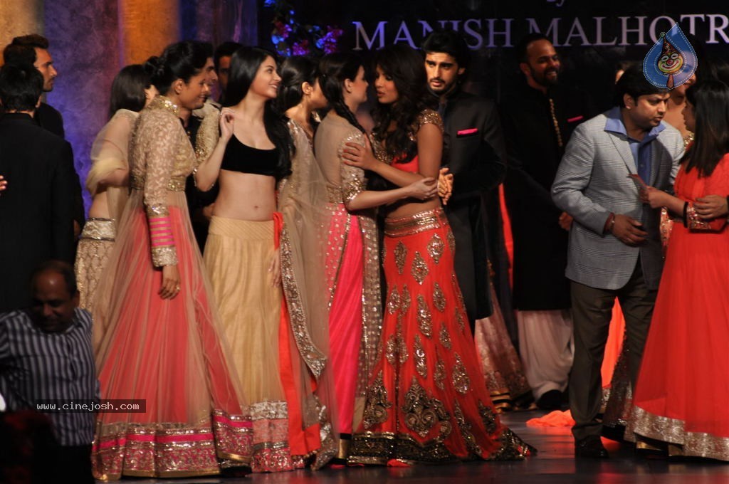 Hot Bolly Celebs at Mijwan Welfare Society Fashion Show - 126 / 131 photos