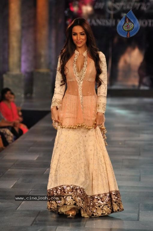Hot Bolly Celebs at Mijwan Welfare Society Fashion Show - 131 / 131 photos