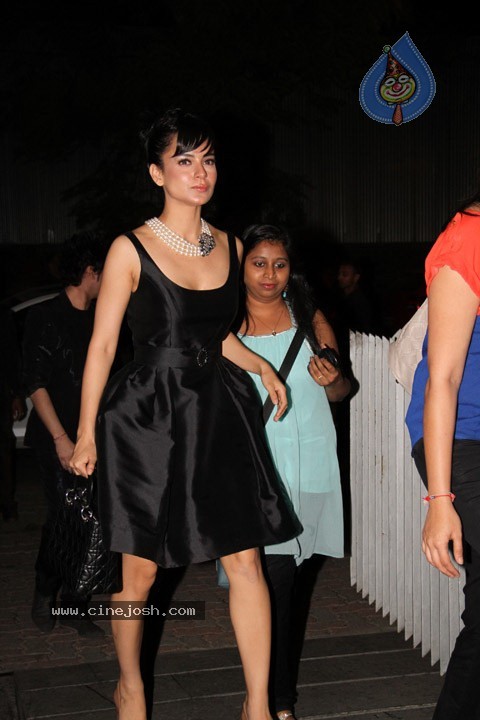 Hot Bolly Celebs at Royalty Pub Party - 27 / 34 photos