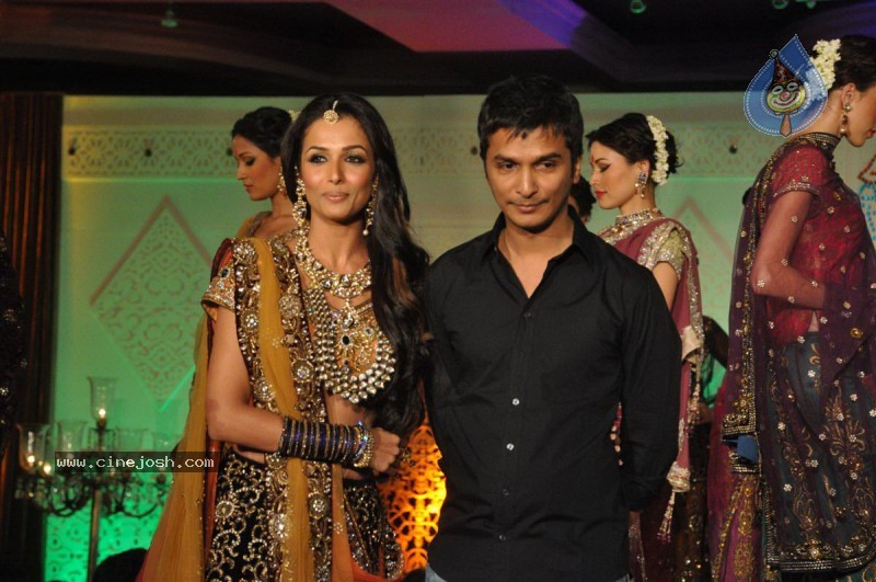 Hot Bolly Celebs at Shagun 10 Fashion Show - 31 / 56 photos