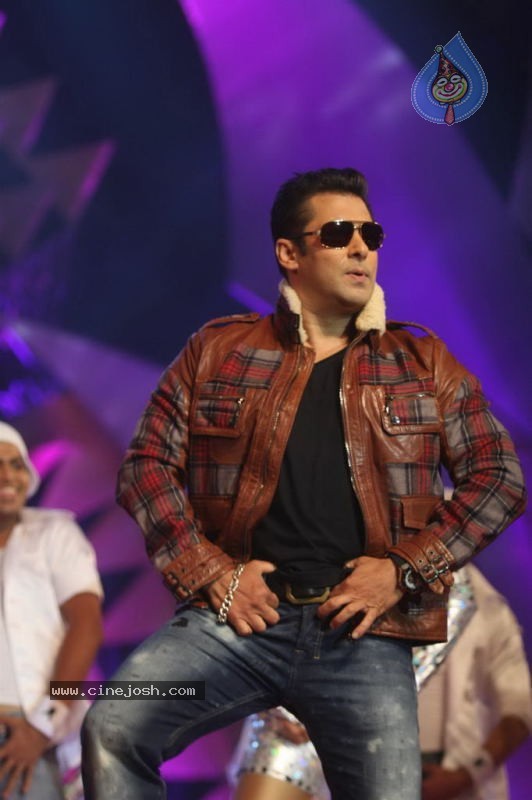 Hot Bolly Celebs at Stardust Awards 2011 - 15 / 75 photos