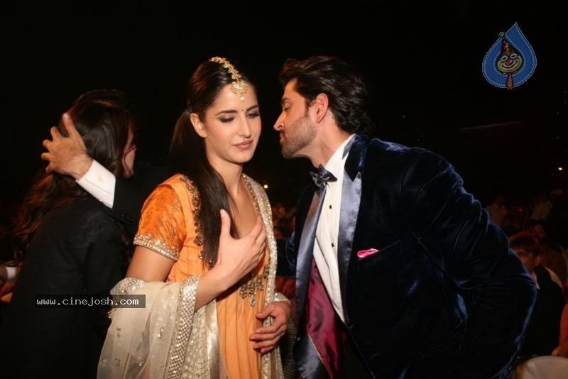 Hot Bolly Celebs at Stardust Awards 2011 - 17 / 75 photos