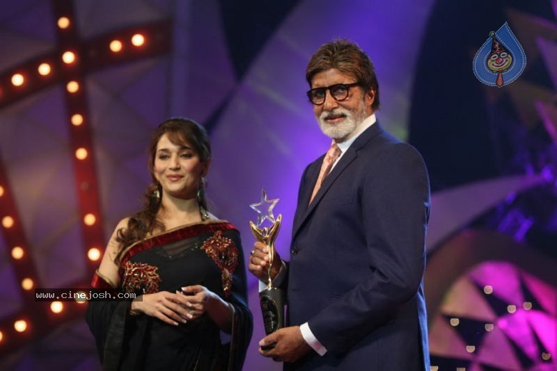 Hot Bolly Celebs at Stardust Awards 2011 - 18 / 75 photos