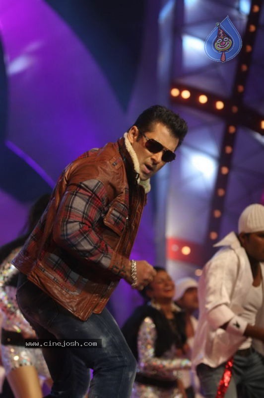 Hot Bolly Celebs at Stardust Awards 2011 - 20 / 75 photos