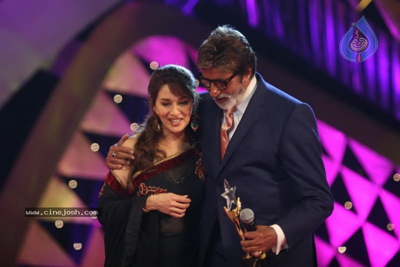 Hot Bolly Celebs at Stardust Awards 2011 - 33 / 75 photos