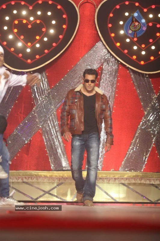 Hot Bolly Celebs at Stardust Awards 2011 - 36 / 75 photos