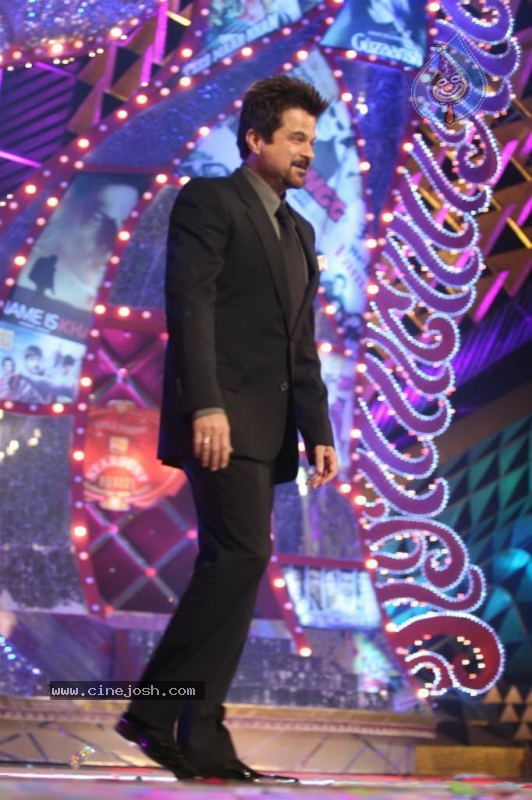Hot Bolly Celebs at Stardust Awards 2011 - 37 / 75 photos