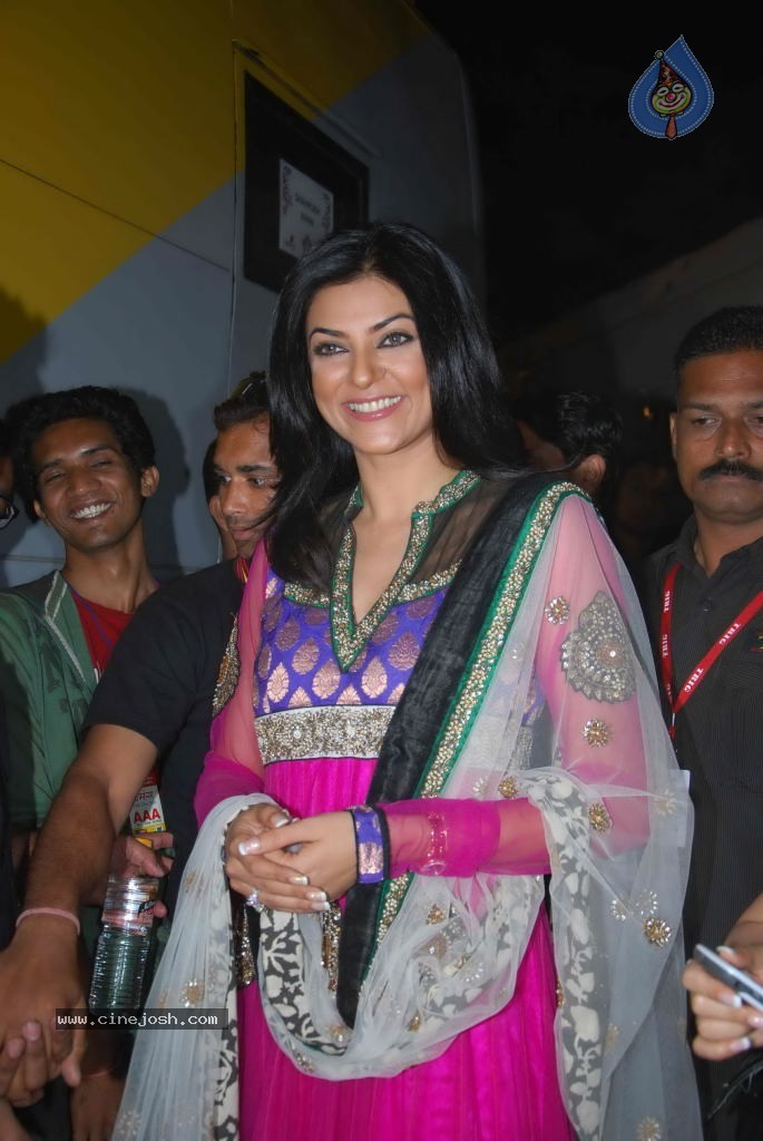 Hot Bolly Celebs at Umang 2012 - 112 / 149 photos