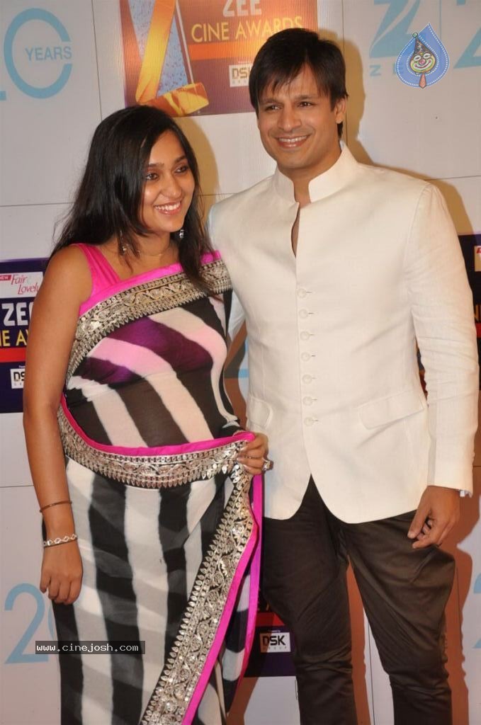 Hot Bolly Celebs at ZEE CINE AWARDS 2013 - 50 / 88 photos