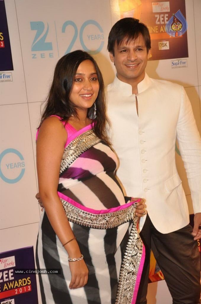 Hot Bolly Celebs at ZEE CINE AWARDS 2013 - 56 / 88 photos