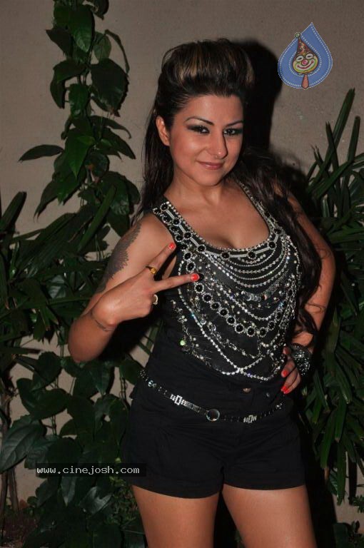 Hot Bolly Celebs Performance at Gitanjali Wedding Carnival - 47 / 67 photos