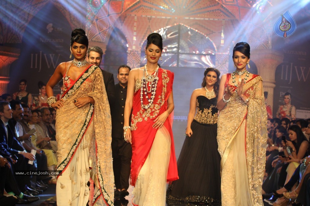 Bolly Celebs Walks the Ramp at IIJW 2014 - 66 / 152 photos