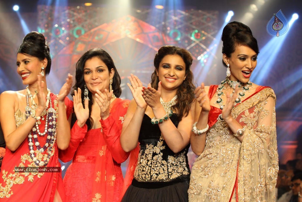 Bolly Celebs Walks the Ramp at IIJW 2014 - 71 / 152 photos