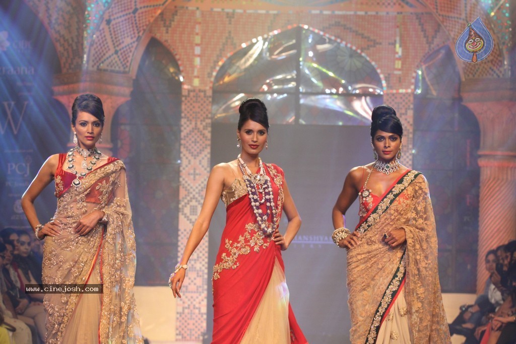 Bolly Celebs Walks the Ramp at IIJW 2014 - 96 / 152 photos