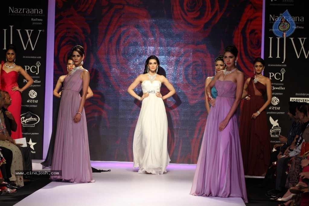 Bolly Celebs Walks the Ramp at IIJW 2014 - 137 / 152 photos