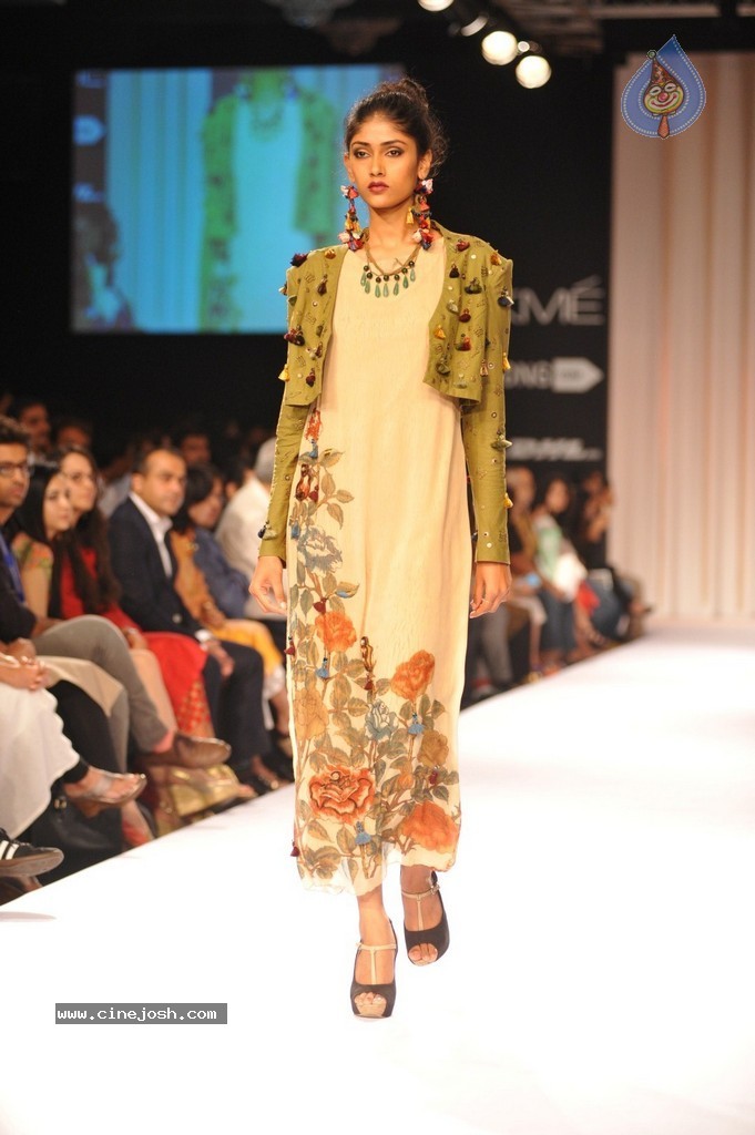 Hot Bolly Celebs Walks the Ramp at LFW 2014 - 18 / 187 photos
