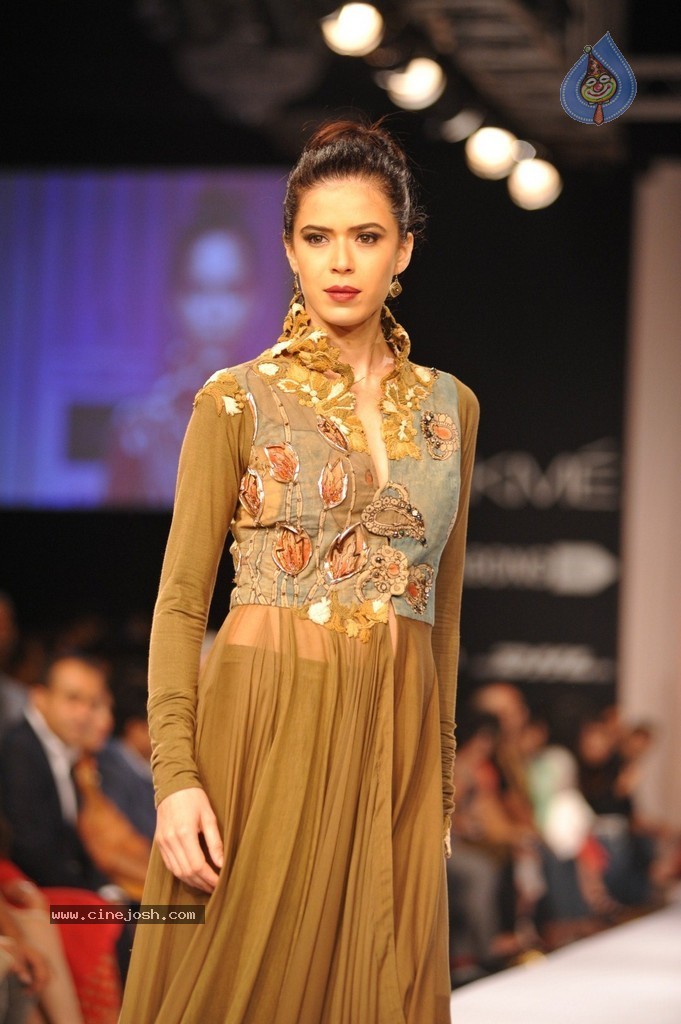 Hot Bolly Celebs Walks the Ramp at LFW 2014 - 19 / 187 photos