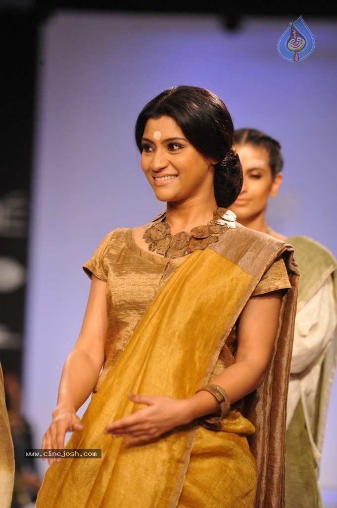 Hot Bolly Celebs Walks the Ramp at LFW 2014 - 21 / 187 photos