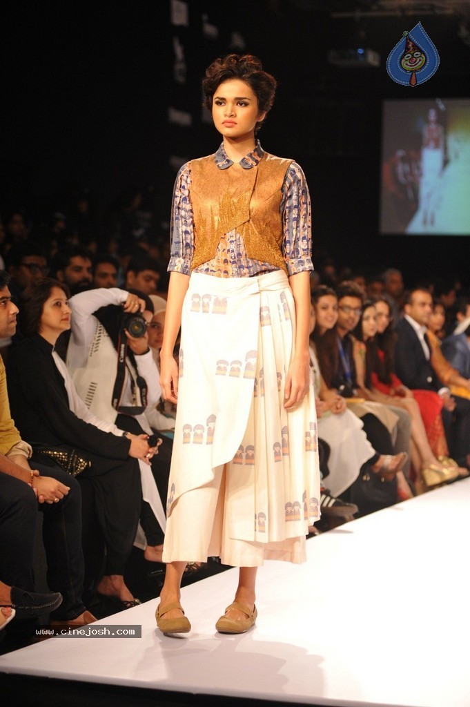 Hot Bolly Celebs Walks the Ramp at LFW 2014 - 22 / 187 photos