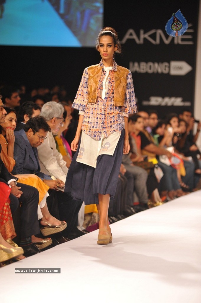 Hot Bolly Celebs Walks the Ramp at LFW 2014 - 31 / 187 photos