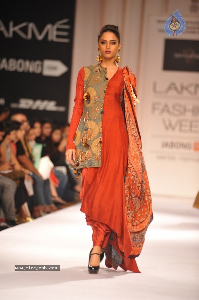 Hot Bolly Celebs Walks the Ramp at LFW 2014 - 32 / 187 photos