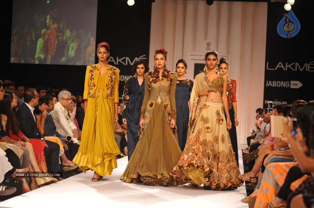 Hot Bolly Celebs Walks the Ramp at LFW 2014 - 33 / 187 photos