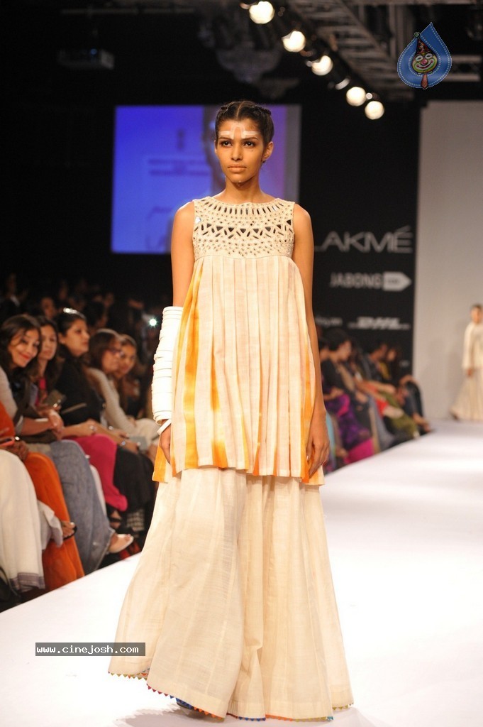 Hot Bolly Celebs Walks the Ramp at LFW 2014 - 38 / 187 photos
