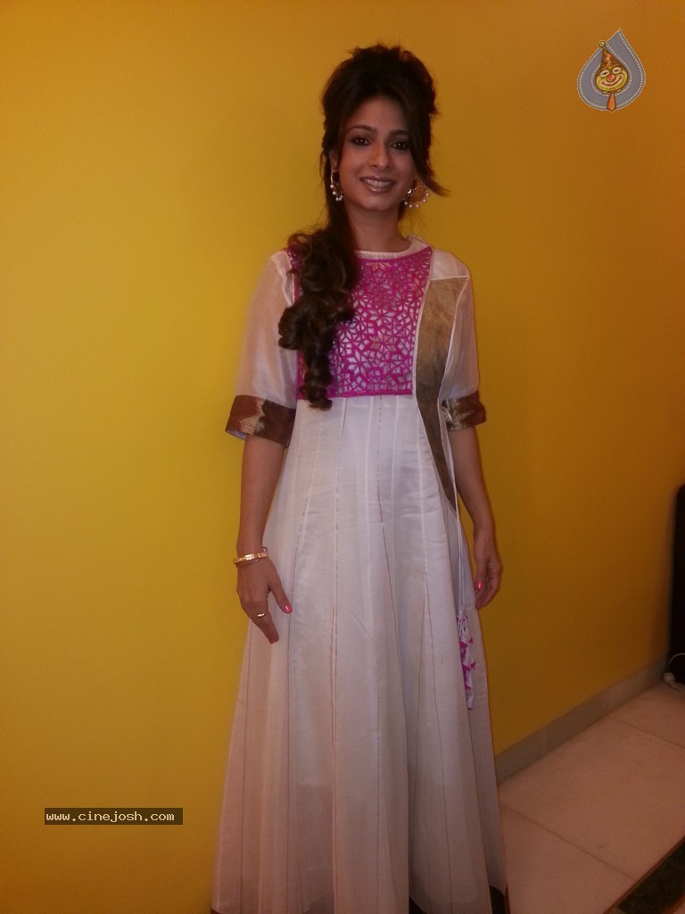 Hot Bolly Celebs Walks the Ramp at LFW 2014 - 44 / 187 photos