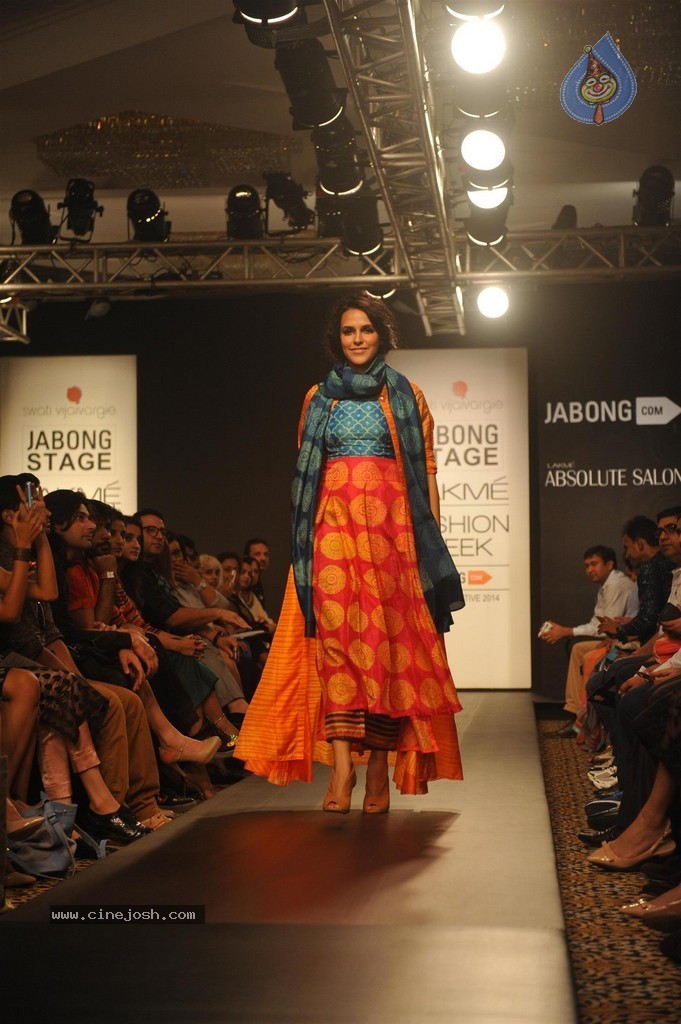 Hot Bolly Celebs Walks the Ramp at LFW 2014 - 52 / 187 photos