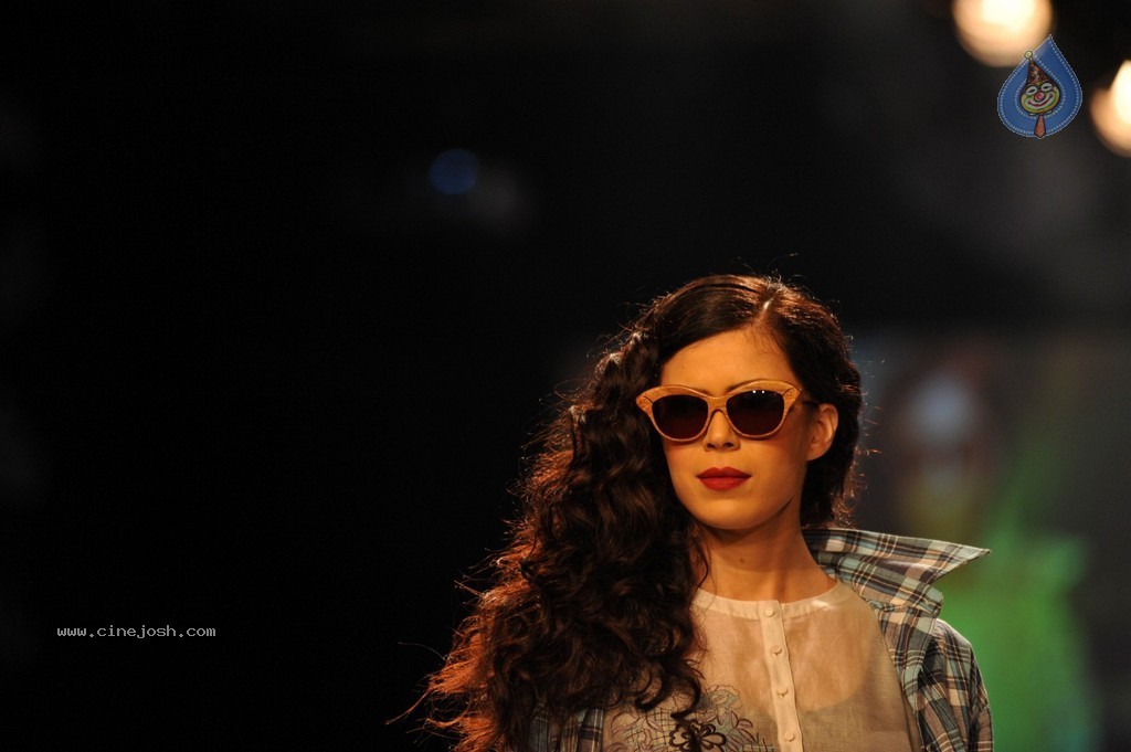 Hot Bolly Celebs Walks the Ramp at LFW 2014 - 69 / 187 photos
