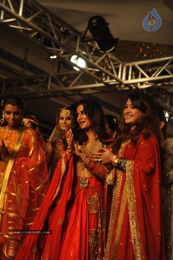 Hot Bolly Celebs Walks the Ramp at LFW 2014 - 71 / 187 photos