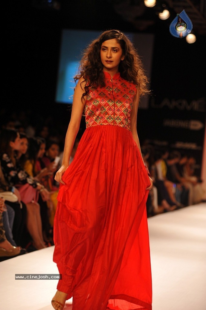 Hot Bolly Celebs Walks the Ramp at LFW 2014 - 80 / 187 photos