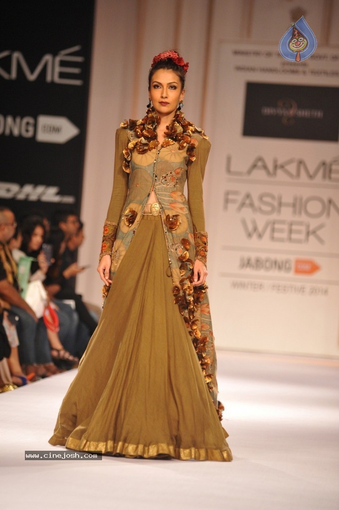Hot Bolly Celebs Walks the Ramp at LFW 2014 - 81 / 187 photos