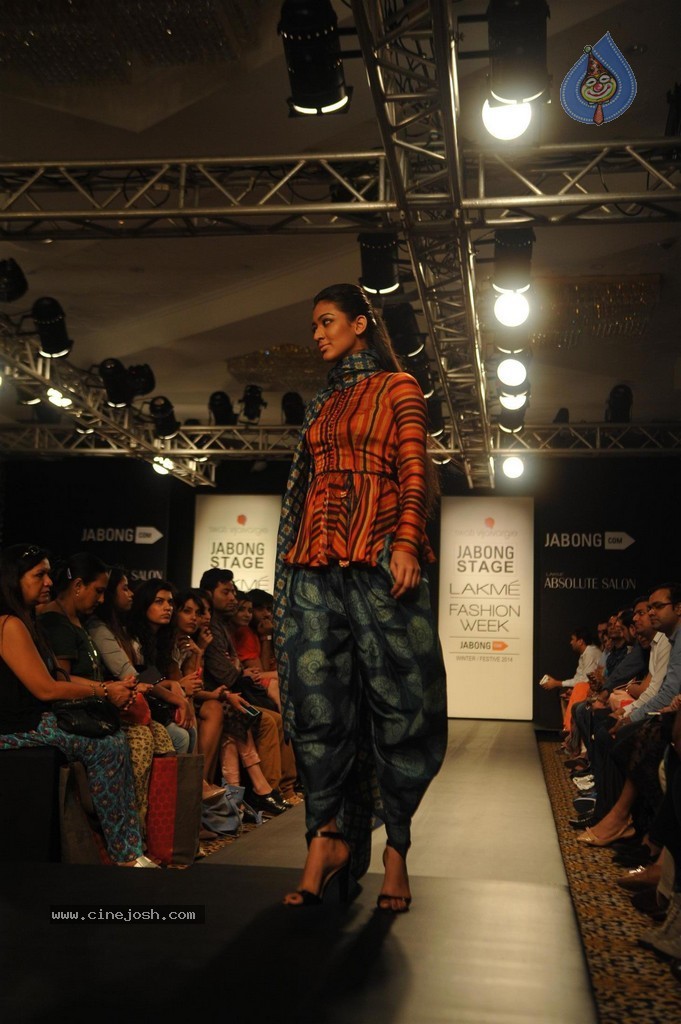 Hot Bolly Celebs Walks the Ramp at LFW 2014 - 118 / 187 photos