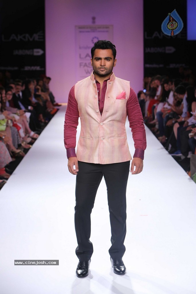 Hot Bolly Celebs Walks the Ramp at LFW 2014 - 122 / 187 photos