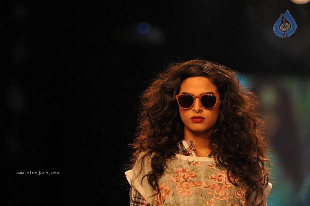 Hot Bolly Celebs Walks the Ramp at LFW 2014 - 124 / 187 photos