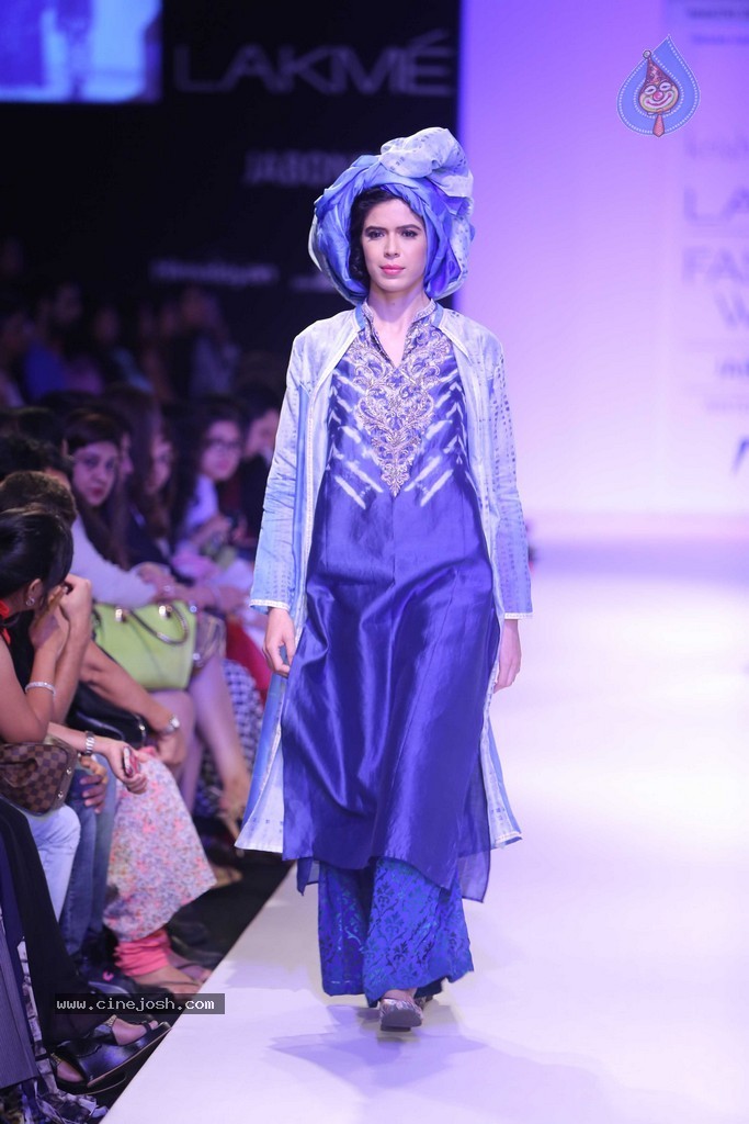 Hot Bolly Celebs Walks the Ramp at LFW 2014 - 142 / 187 photos